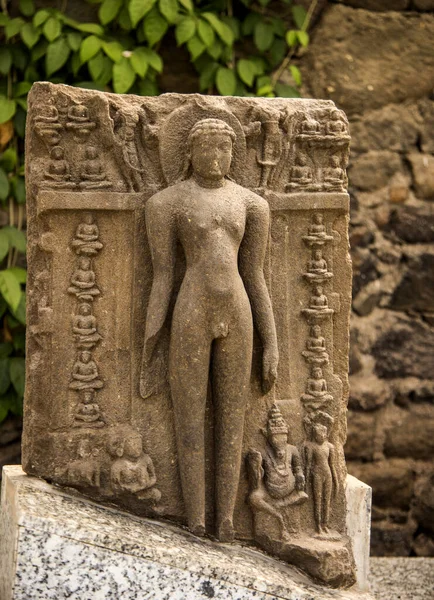 Daulatabad Kalesi, Hindistan 'da antik taş heykel.