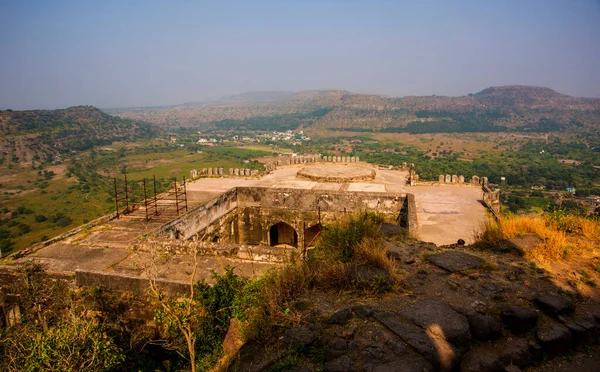 Aurangabad yakınlarındaki Antik Daulatabad kalesi, Maharashtra, Hindistan, MS 14. yüzyılda inşa edildi.