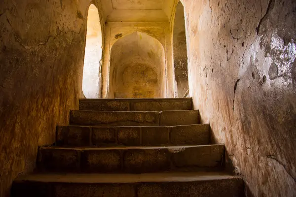 Aurangabad yakınlarındaki Antik Daulatabad kalesi, Maharashtra, Hindistan, MS 14. yüzyılda inşa edildi.