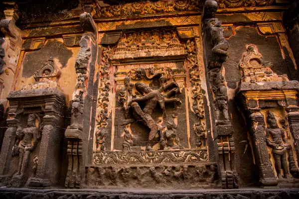 埃洛拉洞穴的雕塑 教科文组织世界遗址 石刻整体神庙 — 图库照片
