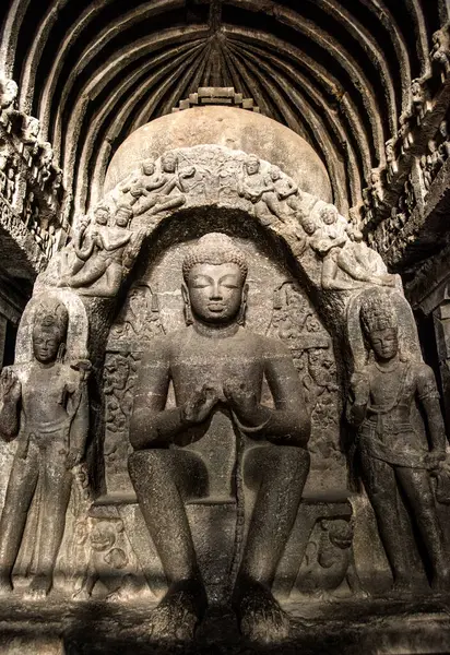 Ellora mağarasında heykel, UNESCO dünya mirası alanı, Hindistan, kaya kesimi monolitik tapınak.