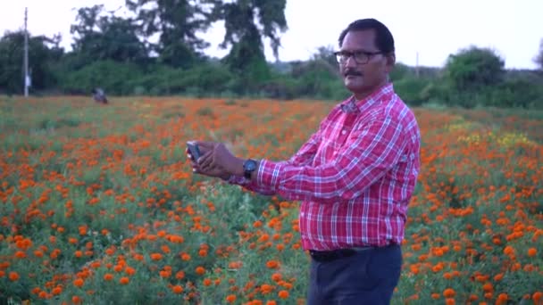 Indický Farmář Přírodě Dopoledních Hodinách — Stock video