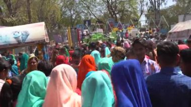 ALIRAJPUR, MADHYA PRADESH, INDIA, 15 Mart 2022: Kabile halkı Bhagoria kabile festivali sırasında bir araya geldi..