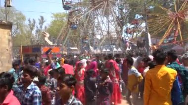 ALIRAJPUR, MADHYA PRADESH, INDIA, 15 Mart 2022: Kabile halkı Bhagoria kabile festivali sırasında bir araya geldi..