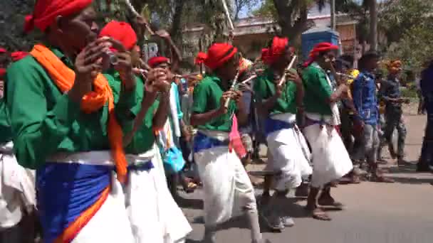 Alirajpur Madhya Pradesh Ινδια Μαρτιου 2022 Φυλετικοί Άνθρωποι Χορεύουν Στα — Αρχείο Βίντεο