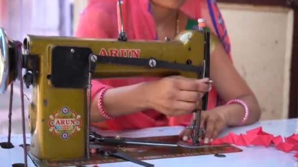 Alirajpur Madhya Pradesh India Marca 2022 Wiejskie Kobiety Szyjące Ubrania — Wideo stockowe