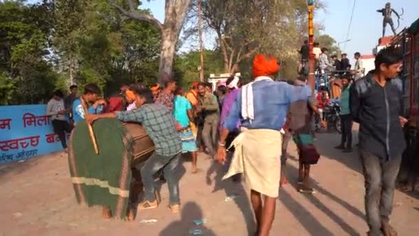 Alirajpur Madhya Pradesh India March 2022 Kmenoví Lidé Tančí Bubnech — Stock video