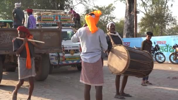 Alirajpur Madhya Pradesh India March 2022 Tribal People Dancing Drum — Stock Video