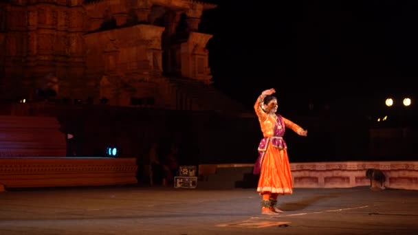 Khajuraho India Февраля 2022 Танцоры Исполняют Классический Танец Время Khajuraho — стоковое видео