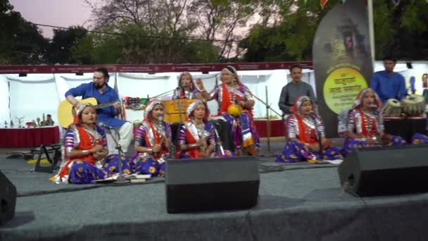 Khajuraho Índia Fevereiro 2022 Mulheres Tradicionais Cantam Música Folclórica Durante — Vídeo de Stock