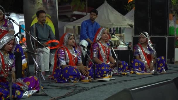 Khajuraho India Februari 2022 Traditionele Vrouwen Voeren Volksliedjes Tijdens Het — Stockvideo