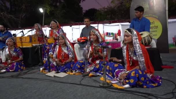 Хаджурахо Индия Февраля 2022 Года Традиционные Женщины Исполняют Народные Песни — стоковое видео
