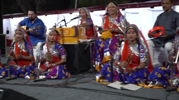 Khajuraho India Februari 2022 Traditionele Vrouwen Voeren Volksliedjes Tijdens Het — Stockvideo