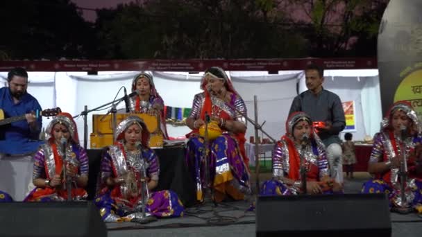 Khajuraho Índia Fevereiro 2022 Mulheres Tradicionais Cantam Música Folclórica Durante — Vídeo de Stock