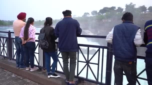 Bhedaghat Madhya Pradesh India February 2022 Tourist Visit Dhuandhar Waterfall — Stock Video