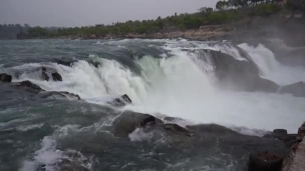 Wodospad Dhuandhar Rzece Narmada Bhedaghat Dystrykt Jabalpur Madhya Pradesh Indie — Wideo stockowe