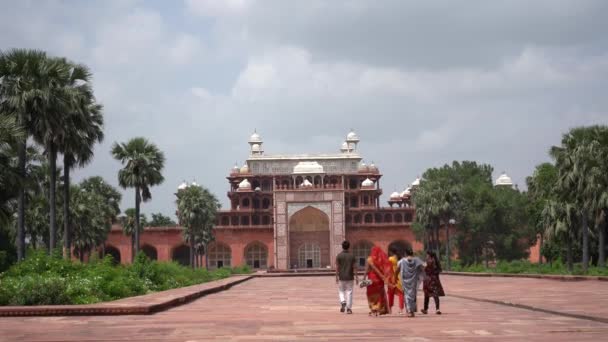 Agra India August 2022 Tourist Visit Tomb Akbar Great Sikandra — Stock Video