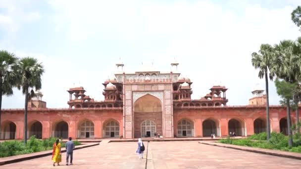 2022年8月29日 印度Agra 游客参观印度北方邦Sikandra Agra Akbar大墓 — 图库视频影像