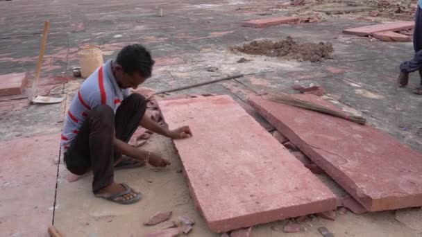 印度Agra 2022年8月29日 印度北方邦Sikandra Agra Akbar大墓翻新工人 — 图库视频影像