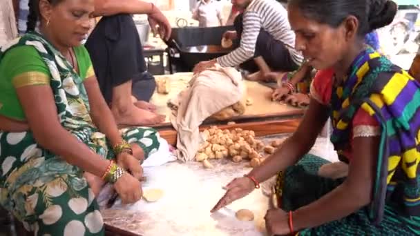 Агра Индия Августа 2022 Года Люди Делающие Еду Обед Придорожном — стоковое видео