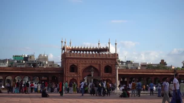 2022년 23일 마스지드를 방문하는 관광객 마스지는 인도에서 아마도 웅장한 모스크입니다 — 비디오