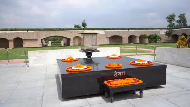 Delhi Índia Agosto 2022 Pessoas Que Visitam Raj Ghat Memorial — Vídeo de Stock