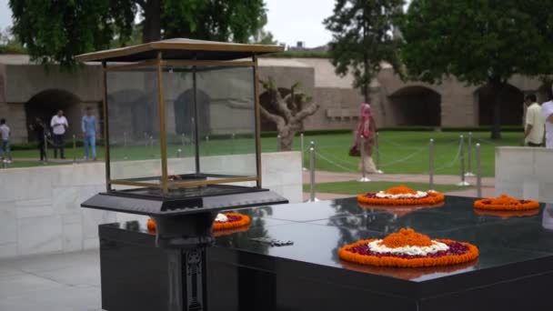 Delhi India 2022 Augusztus Raj Ghat Memorial Látogatói Mahatma Gandhiban — Stock videók