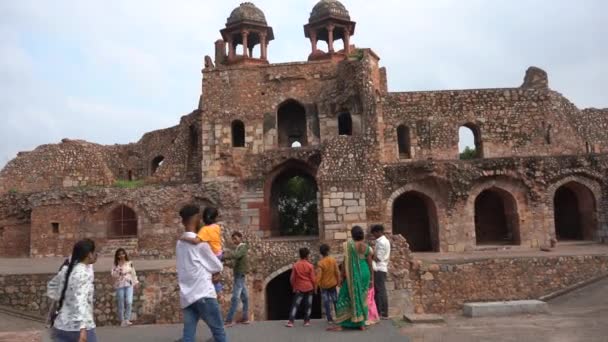 Delhi India August 2022 Tourists Visiting Purana Qila Old Fort — Stock Video