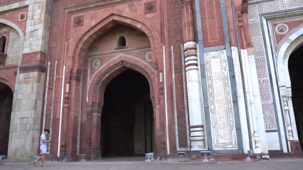 Delhi Indien August 2022 Touristen Besuchen Die Purana Qila Oder — Stockvideo