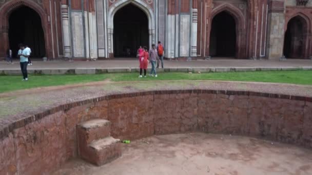 Delhi India Agosto 2022 Turisti Visita Purana Qila Vecchio Forte — Video Stock