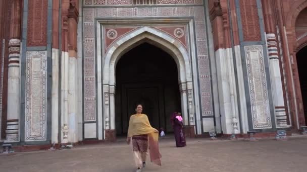 Delhi Indien August 2022 Touristen Besuchen Die Purana Qila Oder — Stockvideo