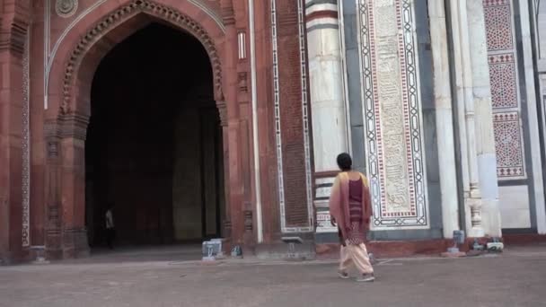 Delhi India Agosto 2022 Turistas Visitan Purana Qila Antiguo Fuerte — Vídeos de Stock