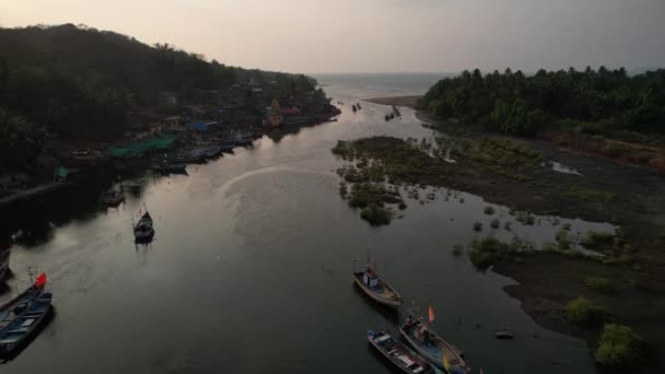Aldeia Vista Aérea Pescadores Seu Barco Pesca Costa Konkan Maharashtra — Vídeo de Stock