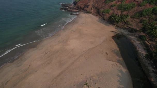 マハラシュトラのコナン海岸で最も美しいビーチの航空写真 美しいビーチのドローンビュー インド — ストック動画