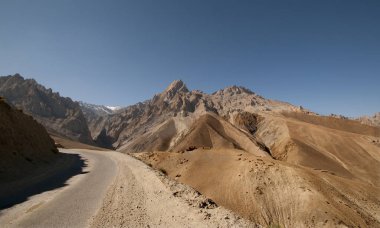 Himalayalar, Ladakh, Hindistan 'daki Himalaya Manali-Leh otoyolu.