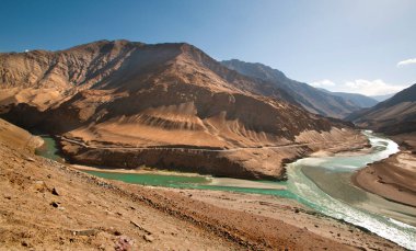 Himalayalar 'daki dağlar nehri, Ladakh, Hindistan