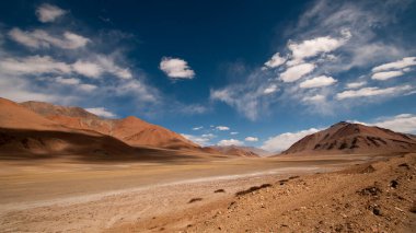 Ladakh, Hindistan 'da terk edilmiş bölge ve dağ sıraları..