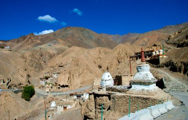 Lamayuru veya Yuru Gompa, Hindistan 'ın Batı Ladakh, Jammu ve Kashmir ilçelerinde bulunan Tibet Budist Gompa manastırıdır.