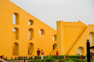 Jantar Mantar rasathanesi ve onun Jaipur, Rajasthan, Hindistan 'daki astronomik aletleri. Burası UNESCO Dünya Mirasları Alanı.