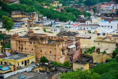 Eski Jaipur Şehri, Hindistan 'daki Amber Kalesi' nin tepesinden izleniyor..