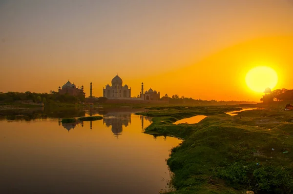 stock image Beautiful view of Taj Mahal from the bank of Yamuna in Agra, India