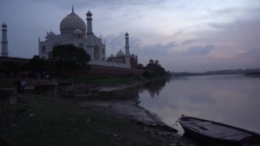 Taj Mahal ve Yamuna nehri, UNESCO Dünya Mirası alanı, Agra, Hindistan.