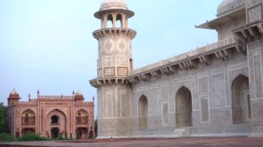  Itmad ud Daulah 'ın mezarı 1622 ve 1628 yılları arasında inşa edildi, Agra, Uttar Pradesh, Hindistan.