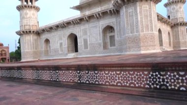  Itmad ud Daulah 'ın mezarı 1622 ve 1628 yılları arasında inşa edildi, Agra, Uttar Pradesh, Hindistan.
