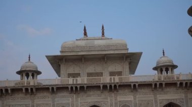  Itmad ud Daulah 'ın mezarı 1622 ve 1628 yılları arasında inşa edildi, Agra, Uttar Pradesh, Hindistan.