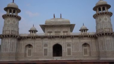  Itmad ud Daulah 'ın mezarı 1622 ve 1628 yılları arasında inşa edildi, Agra, Uttar Pradesh, Hindistan.
