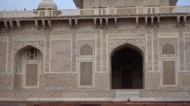 Itmad ud Daulah 'ın mezarı 1622 ve 1628 yılları arasında inşa edildi, Agra, Uttar Pradesh, Hindistan.