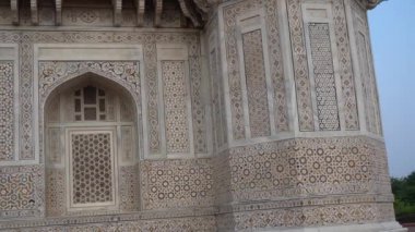  Itmad ud Daulah 'ın mezarı 1622 ve 1628 yılları arasında inşa edildi, Agra, Uttar Pradesh, Hindistan.