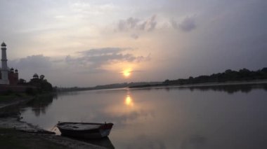 Taj Mahal ve Yamuna nehri, UNESCO Dünya Mirası alanı, Agra, Hindistan.