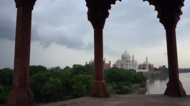 Taj Mahal ve Yamuna nehri, UNESCO Dünya Mirası alanı, Agra, Hindistan.
